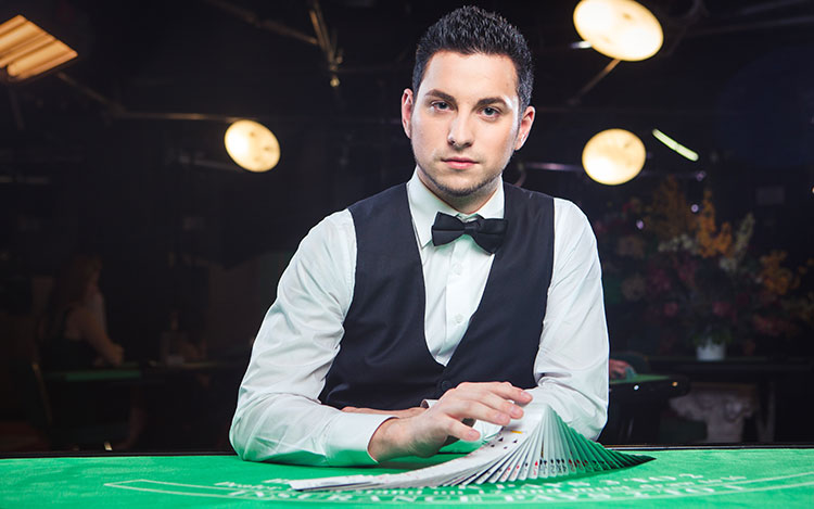 Difference Between Live Casino and Online Casino